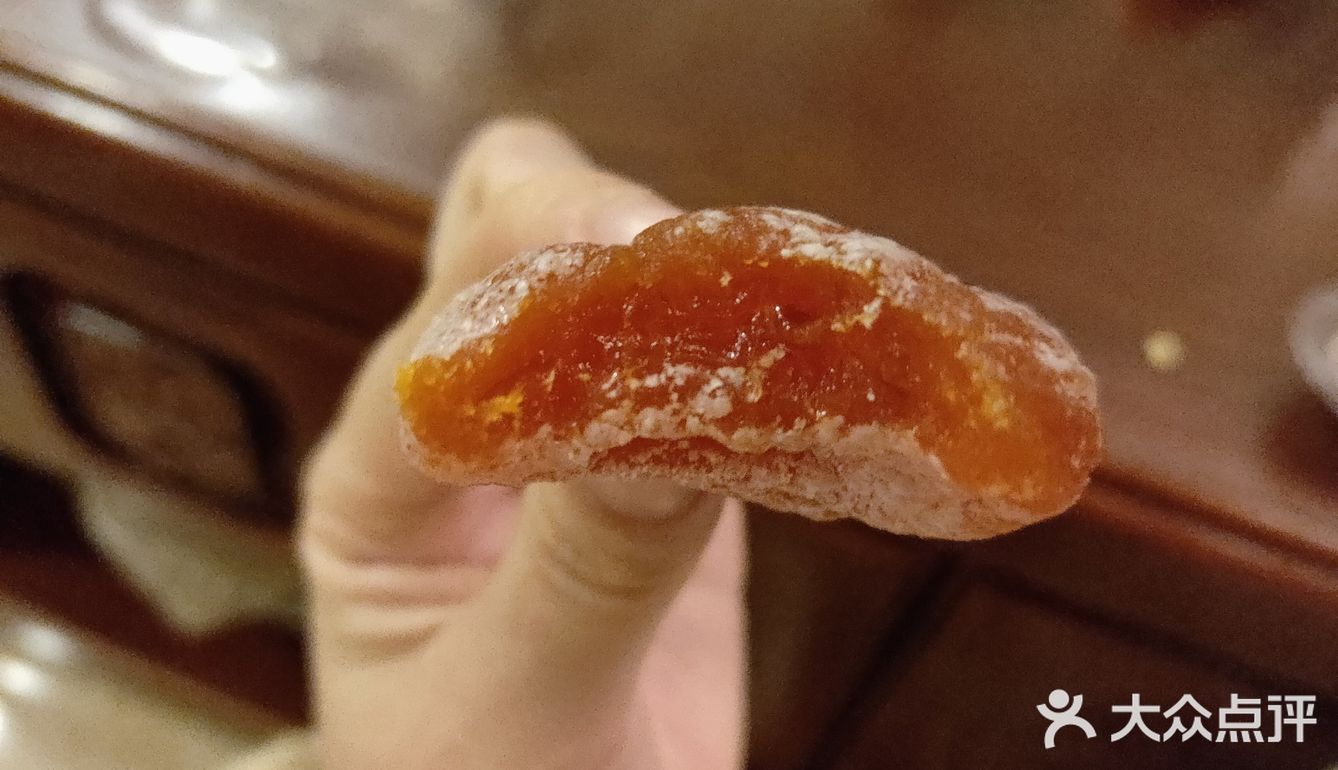 朋友给带的产自外国的柿饼