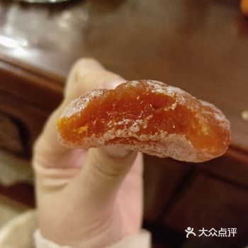 朋友给带的产自外国的柿饼