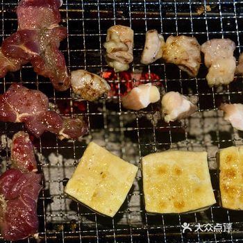 友女带路，到达了才知道原来是宜州风味的烤肉，啧啧