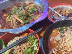-爆炸头阿姨小四川正宗川味小吃(无任何分店)