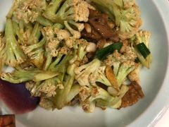 -阿瓦山寨·湘菜现炒·剁椒鱼头王(咸阳总店)