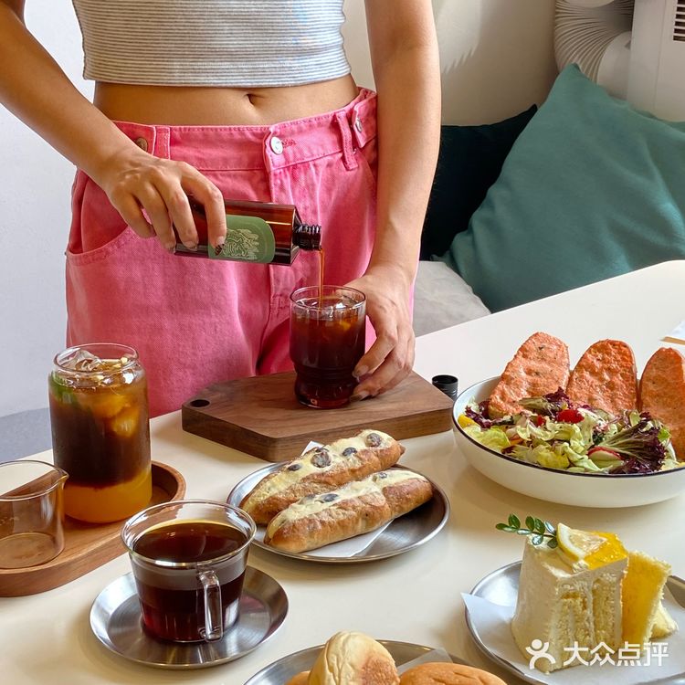 他家还有很多好吃的面包售卖