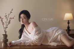 -onlygirl摄影美学馆高端定制(江滩店)
