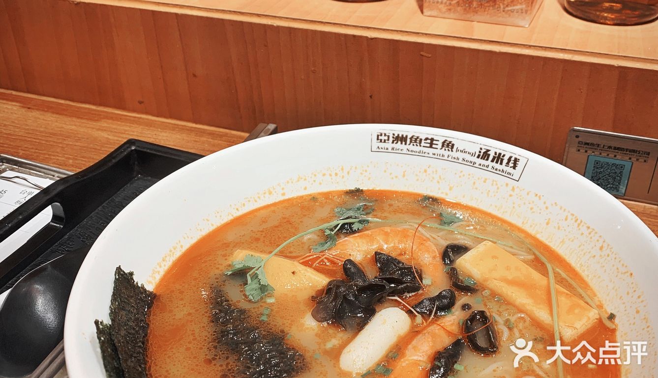 15米长吧台，探店CBD白领吃鱼生的秘密基地
