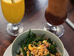 -Chom Cafe and Restaurant