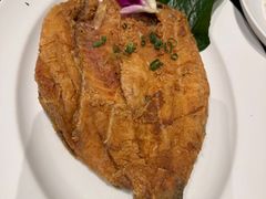 炸鲈鱼-Chom Cafe and Restaurant
