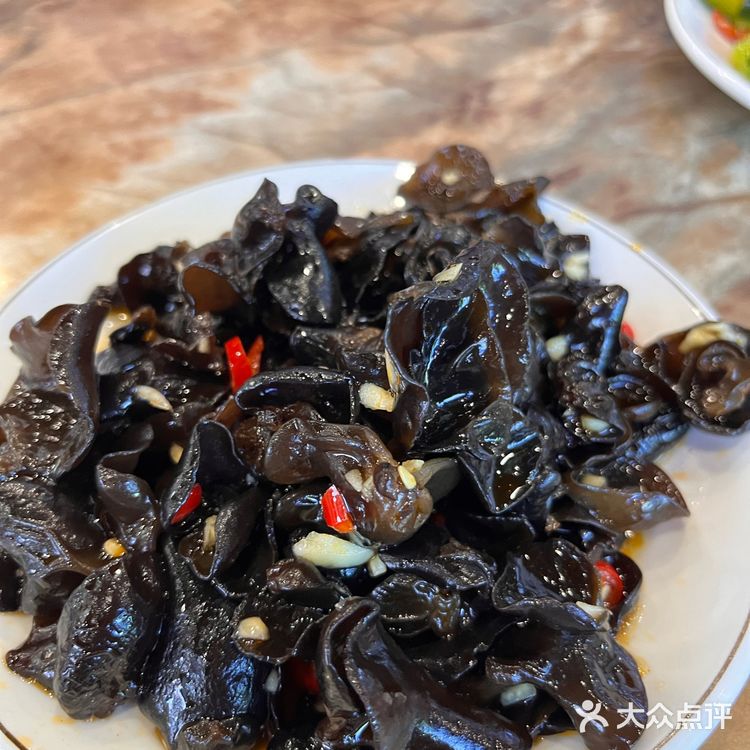 这家小龙虾真不愧是排队王…