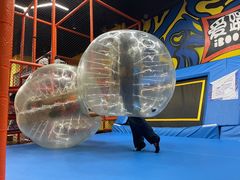 -爱蹦iBOON蹦床运动馆(江汉店)