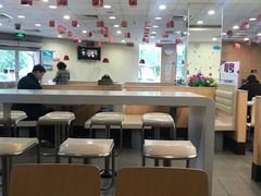 大堂-麦当劳(盐城世纪大道得来速店)