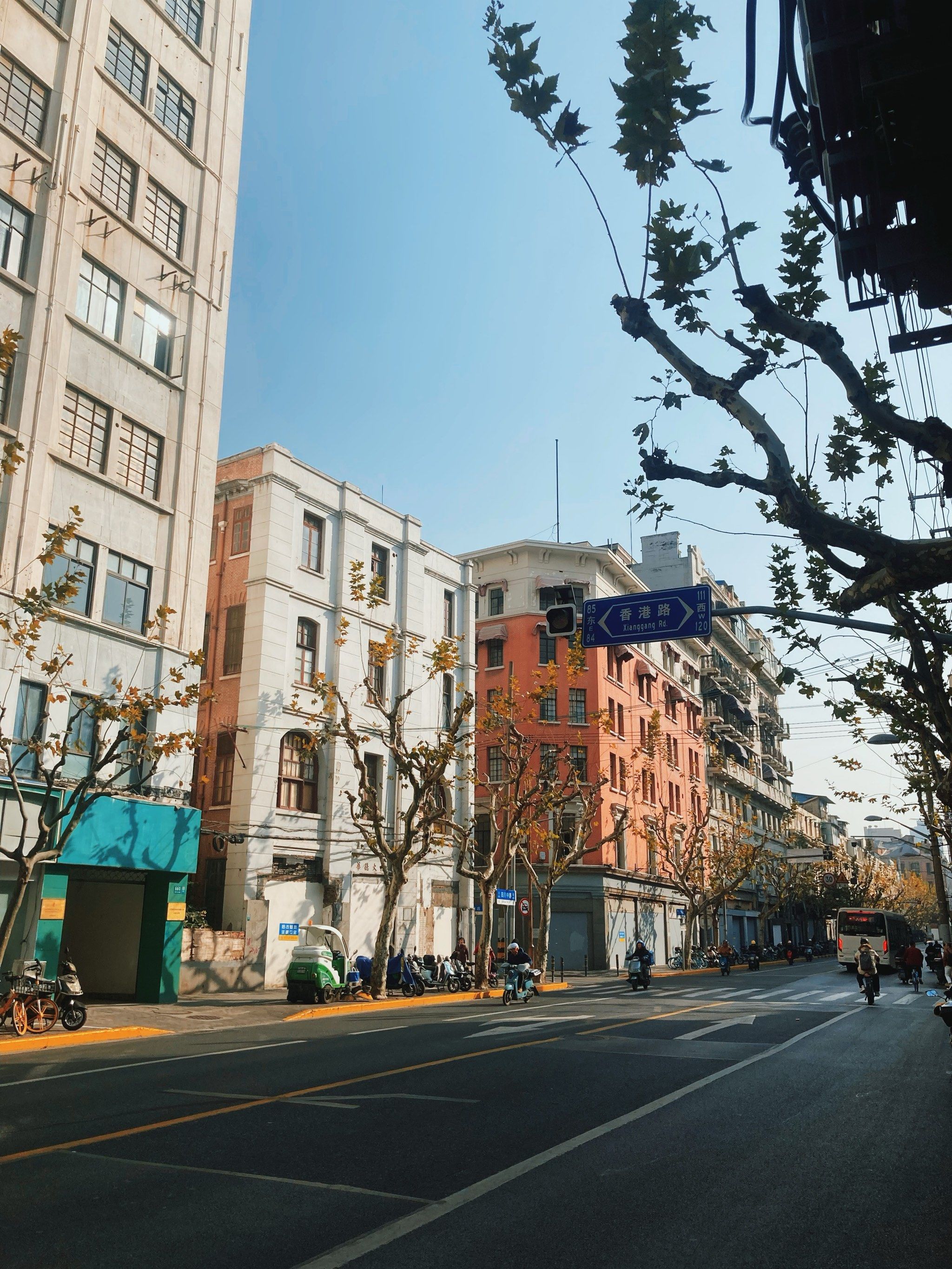 香港路台湾路,各自漫步,独自跳舞