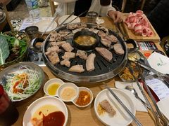 -江南猪肉商会无限续吃(弘大店)