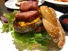-拉亚汉堡经典餐厅(商城路店)
