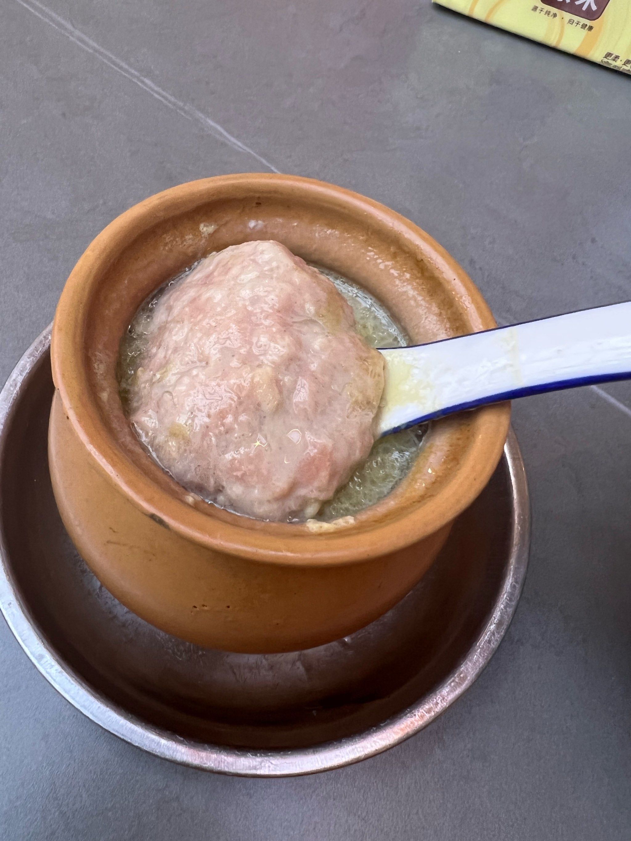 这家面味道好吃不贵,实惠,皮蛋肉饼汤的肉饼很大