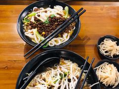 -丽虹云南过桥米线(兴工街店)