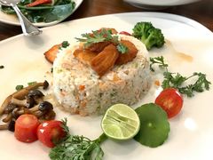 三文鱼炒饭-Chom Cafe and Restaurant