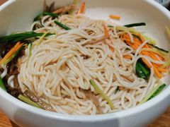 鸡丝凉米线-云海肴·汽锅鸡·云南代表菜(天山百盛优客店)