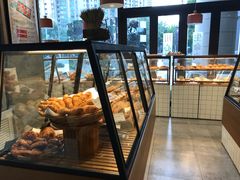 面包甜点陈列柜-Dough&Joe团憩(瑞虹天地月亮湾店)