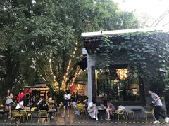 -莓园冰淇淋店