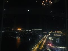 -荣誉国际酒店-云顶旋转餐厅