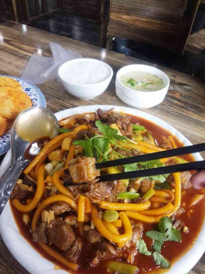 马大胡子羊羔肉(总店)-"在兰州必去的一家店,店前面在修路还是建房.