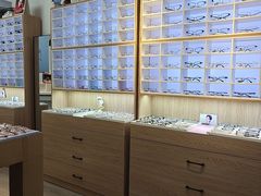 -天空之镜眼镜店蔡司依视路配镜授权零售店(望京颐堤港店)