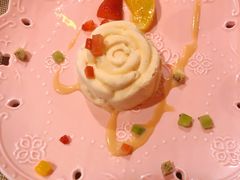 自制焦糖坚果冰糕-YUE·6·西式融合餐厅(外滩六号店)