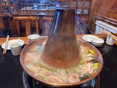 -果松木炭酸菜铜火锅·外婆参鸡汤