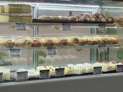 面包甜点陈列柜-白玉兰食品(中山公园龙之梦店)