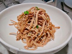 香椿苗拌黑百叶-雀蓝川菜(奥体广场店)