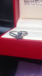 -威德钻石-克拉钻大本营(南京东路店)