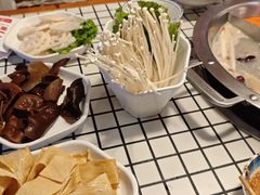 -山悦里 山野·鲜火锅(罗斯福广场店)