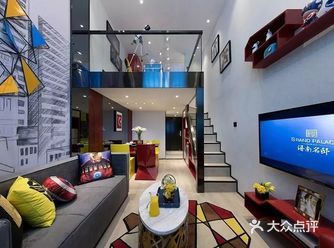荧幕上的超级英雄们坚持为正义而战，热血而顽强