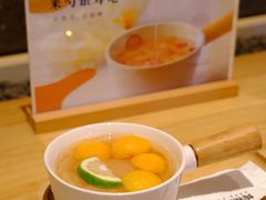 枇杷雪梨银耳羹-炖物24章·顺时轻养茶(杭州保利时光里店)