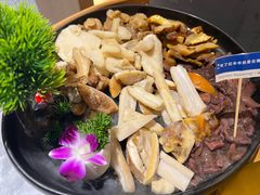 -一朵菌·野生菌探索家火锅(南亚店)