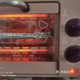 150°烤10分钟 2.涂上草莓酱就可以享用了