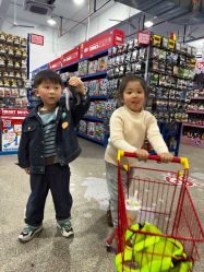 -逝水玩具折扣店