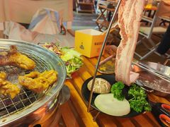 -叽叽扎扎烤肉场(生态城万达店)