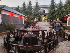 -大连步云山老汤度假山庄