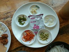 鲜花配菜-桥香园过桥米线(国贸店)