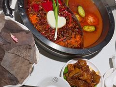 -茅草房·河畔园林火锅