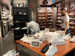 -文艺复兴百货(米兰大教堂广场店)