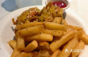 Chicken Wings with Thick Fries