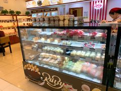 面包甜点陈列柜-红宝石·鲜奶小方(莘庄龙之梦店)