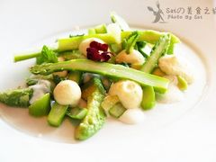 牛油果和芦笋色拉配鸡豆酱和薄荷酱和酸奶-翡翠36餐厅(浦东香格里拉店)