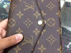 -莱靓奢侈品洗护改衣店(新世界百货崇文店)