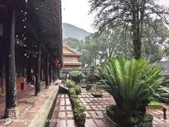 -峨眉山报国寺