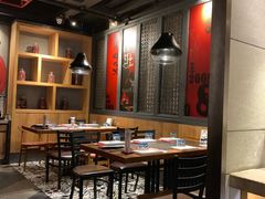 大堂-辣尚瘾·烤鱼·新川菜(交大直营店)
