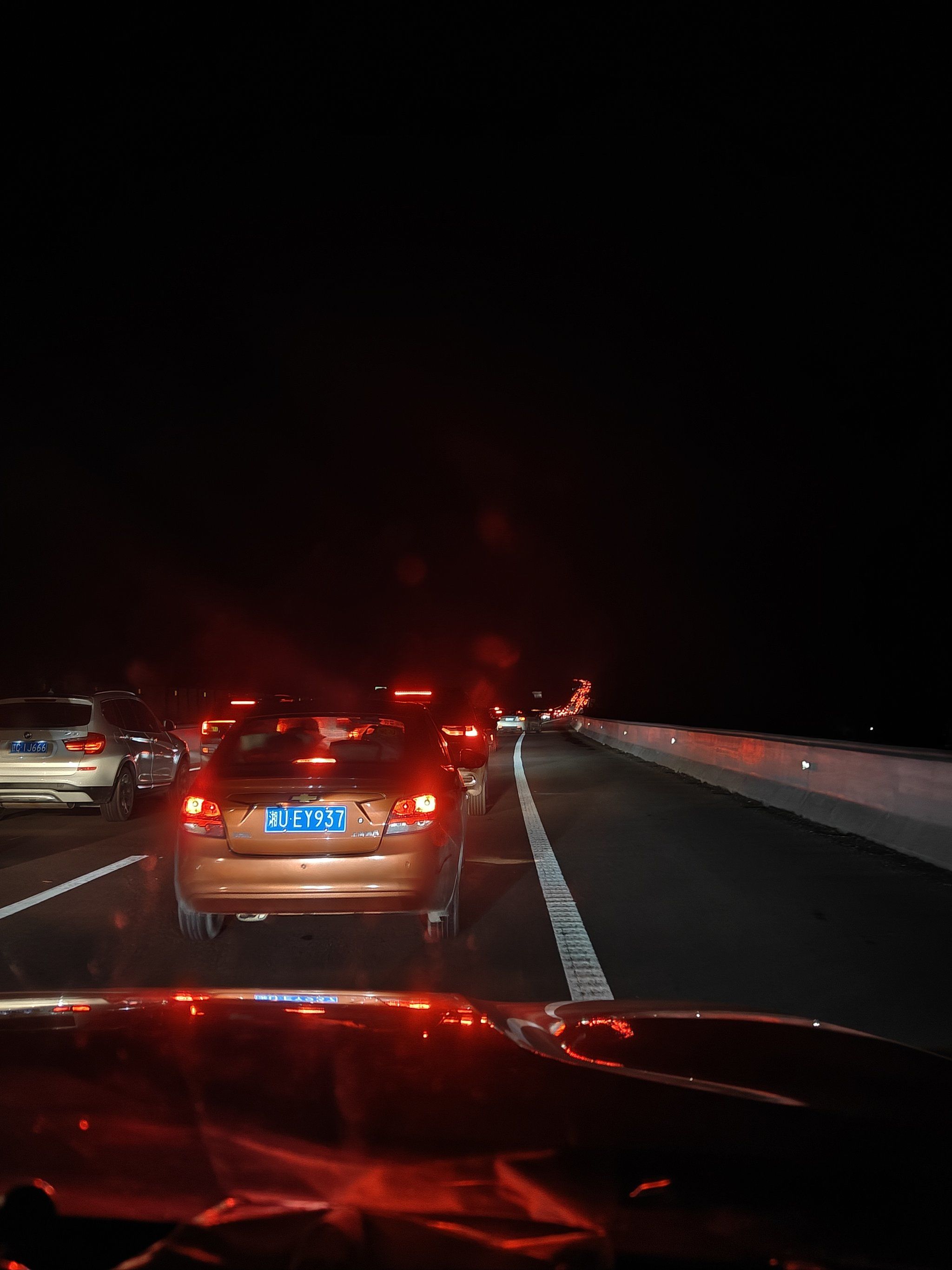 夜间行车 安全拍摄危险动作勿模仿
