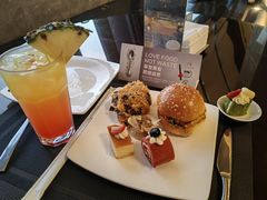 -三亚湾海居铂尔曼度假酒店