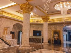 -棕榈阁·巴西烤肉海鲜自助餐厅(中州皇冠假日酒店)